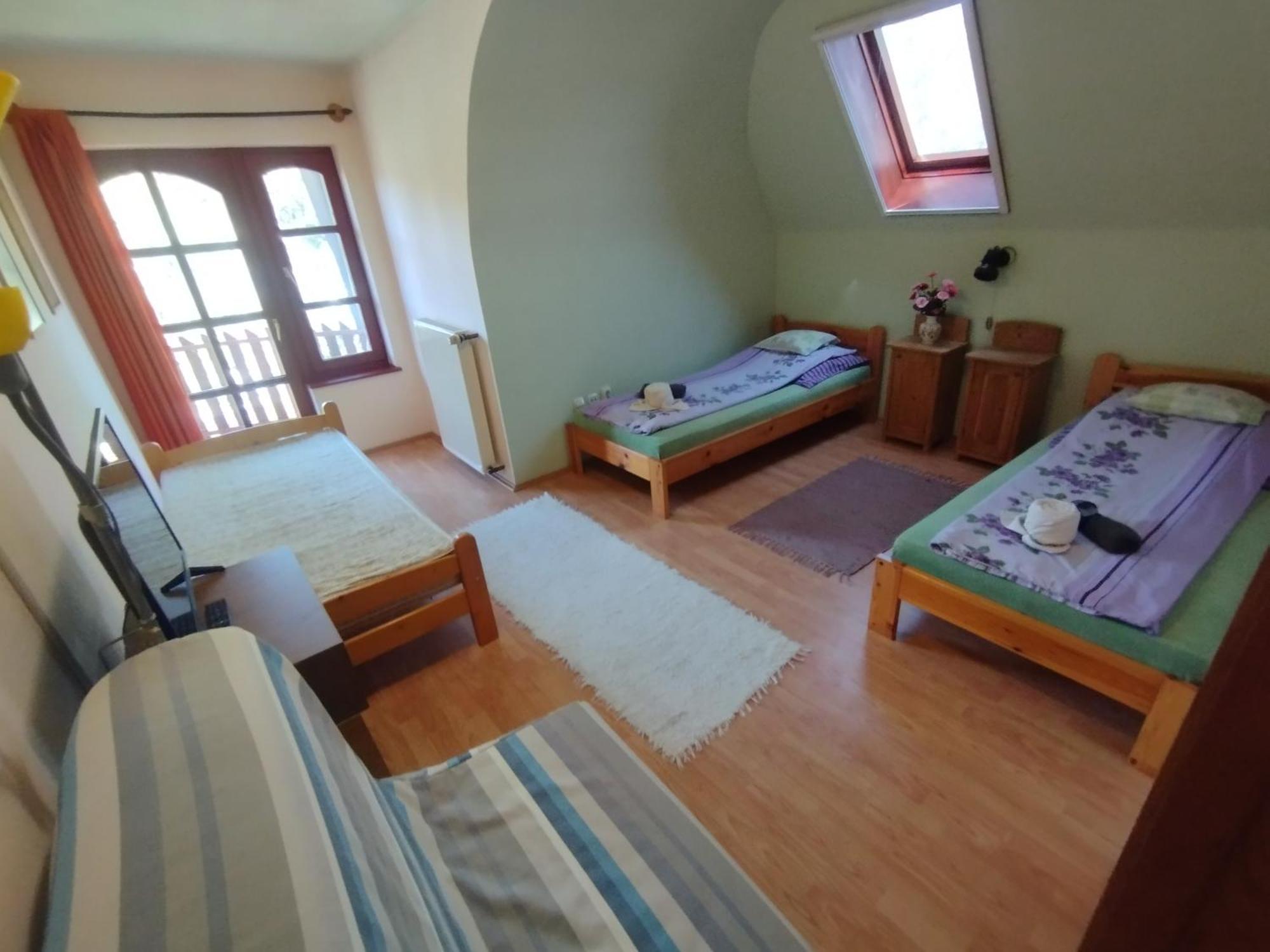 Liget Szálláshely Berettyóújfalu Exterior foto