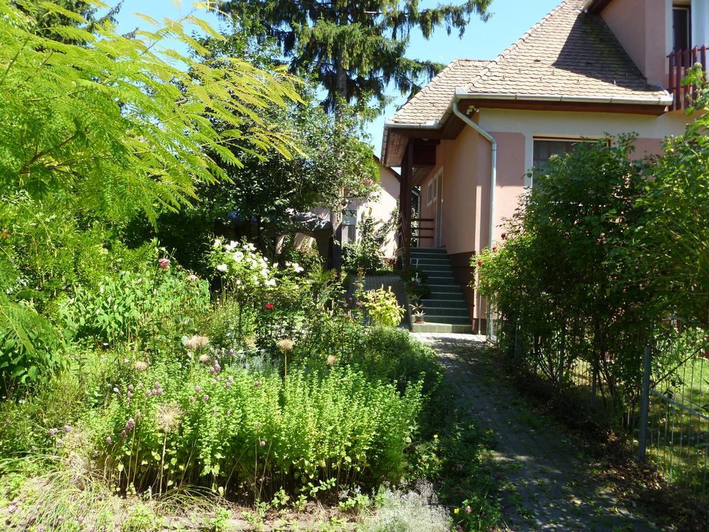 Liget Szálláshely Berettyóújfalu Exterior foto